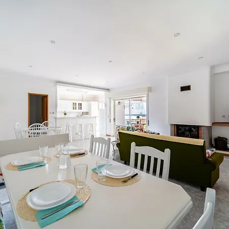 Coutinho - Apartamento Com Pisicina, Junto A Praia *