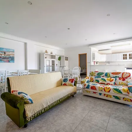 Coutinho - Apartamento Com Pisicina, Junto A Praia * Fão