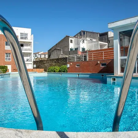 Coutinho - Apartamento Com Pisicina, Junto A Praia *