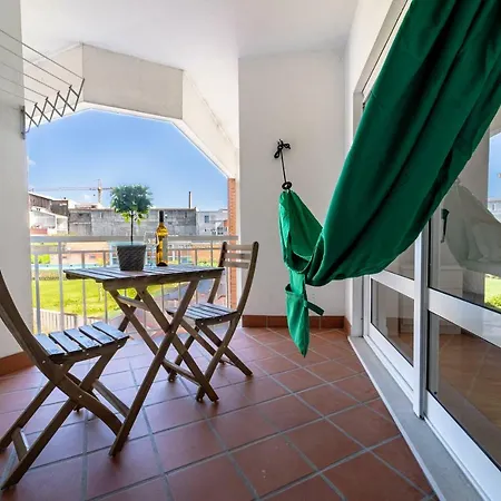 Coutinho - Apartamento Com Pisicina, Junto A Praia