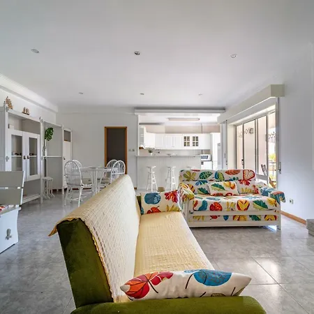 Coutinho - Apartamento Com Pisicina, Junto A Praia