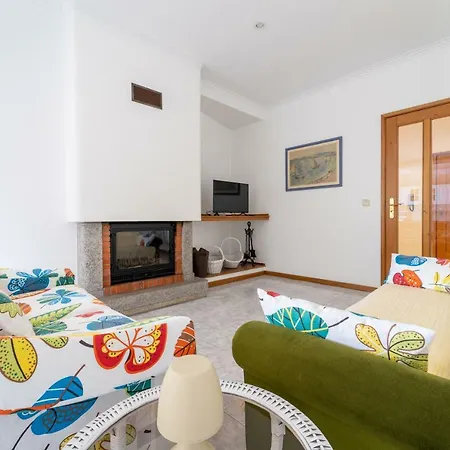 Coutinho - Apartamento Com Pisicina, Junto A Praia * Fão