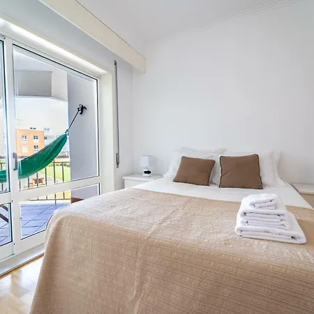 Coutinho - Apartamento Com Pisicina, Junto A Praia *