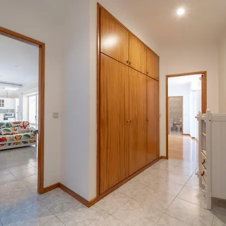 Coutinho - Apartamento Com Pisicina, Junto A Praia *