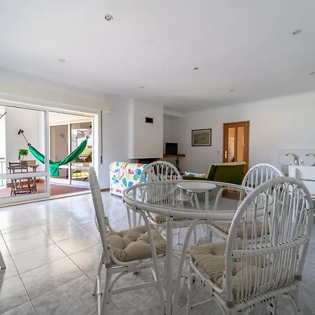 Coutinho - Apartamento Com Pisicina, Junto A Praia *